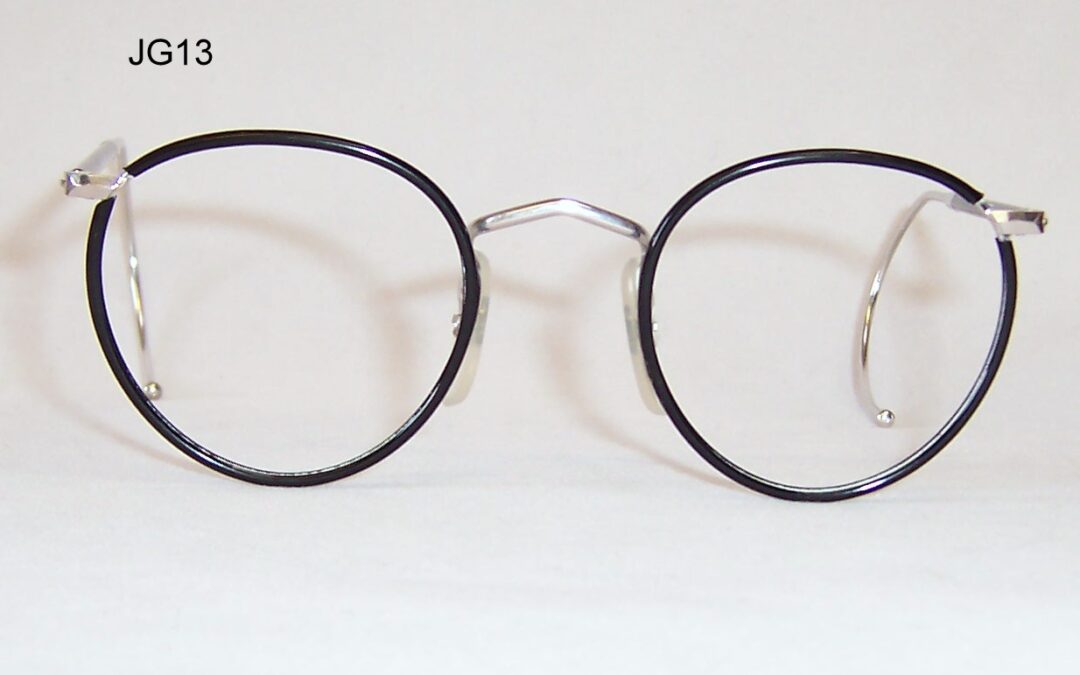 Classic panto eye spectacles – Sliver and black