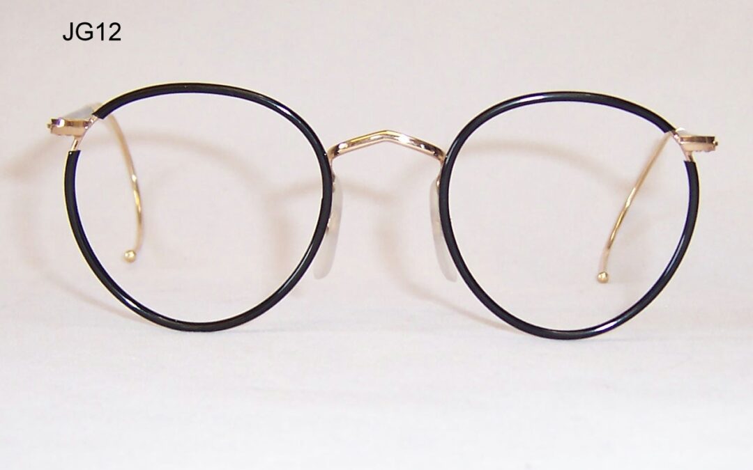 Classic panto eye spectacles – Gold and black